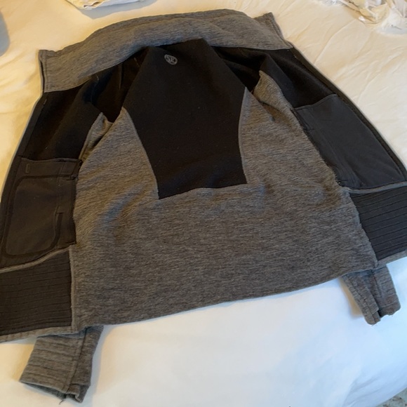 Lululemon Radiant Jacket II
Heathered Core Dark Grey - Picture 6 of 6